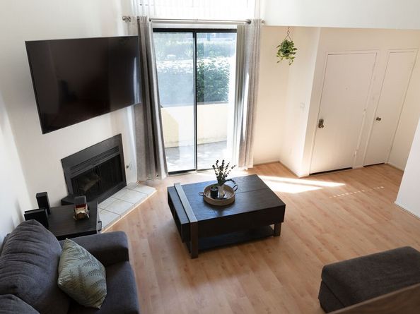 21241 Lassen Street 1, Chatsworth (los Angeles) CA 91311