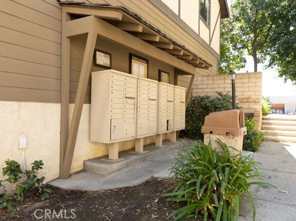 21241 Lassen Street 1, Chatsworth (los Angeles) CA 91311