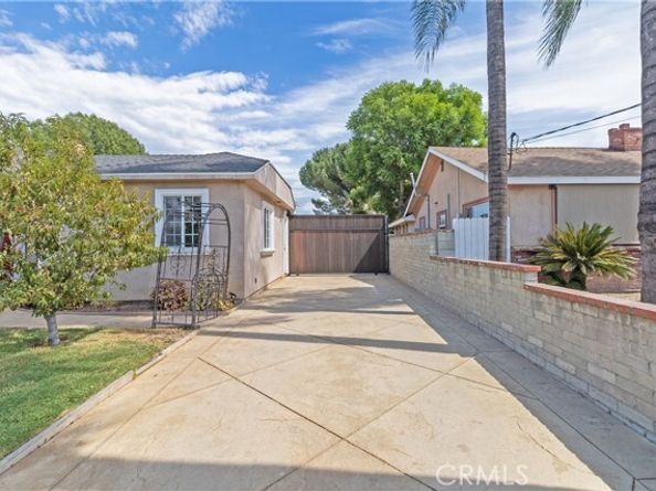 8546 Woodley Ave, North Hills (los Angeles) CA 91343