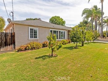 8546 Woodley Ave