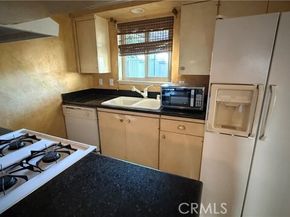 22049 Oxnard, Woodland Hills (los Angeles) CA 91367