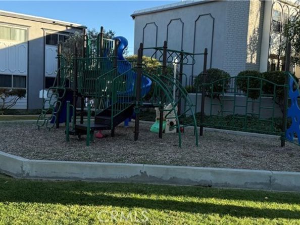 22049 Oxnard, Woodland Hills (los Angeles) CA 91367