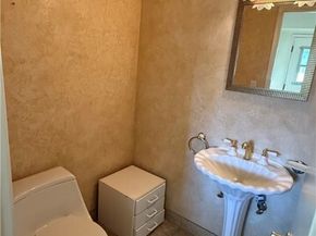 22049 Oxnard, Woodland Hills (los Angeles) CA 91367