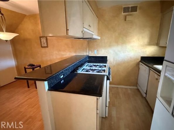 22049 Oxnard, Woodland Hills (los Angeles) CA 91367