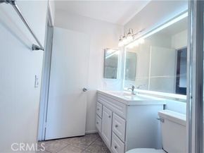 20930 Parthenia Street 216, Canoga Park (los Angeles) CA 91304