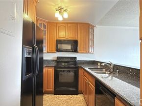 20930 Parthenia Street 216, Canoga Park (los Angeles) CA 91304