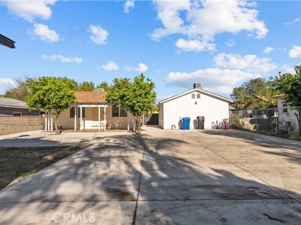 10558 Laurel Canyon Blvd, Pacoima (los Angeles) CA 91331