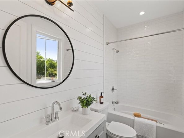 5651 Ranchito Avenue, Los Angeles CA 91401