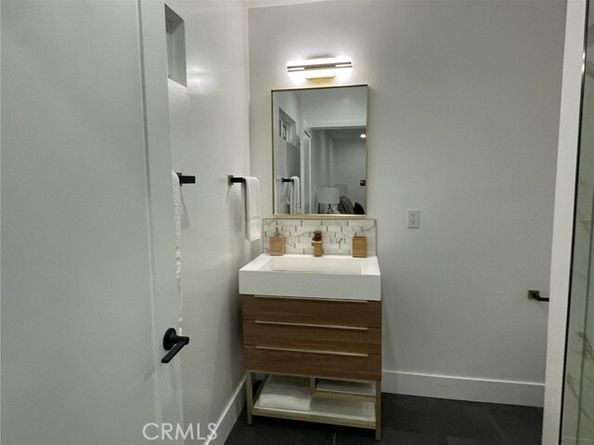 20406 Londelius Street, Winnetka (los Angeles) CA 91306
