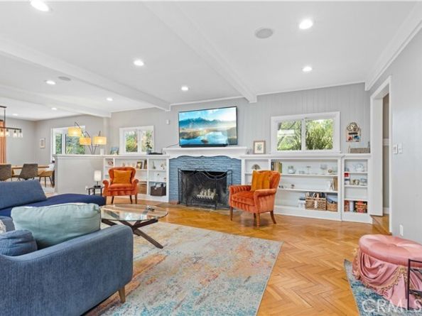 13405 Tiara Street, Los Angeles CA 91401
