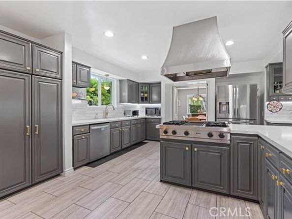 13405 Tiara Street, Los Angeles CA 91401