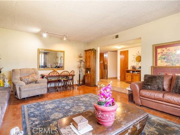 16632 Nordhoff Street, North Hills (los Angeles) CA 91343