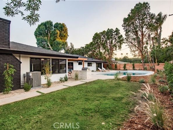 17601 McCormick Street, Encino (los Angeles) CA 91316