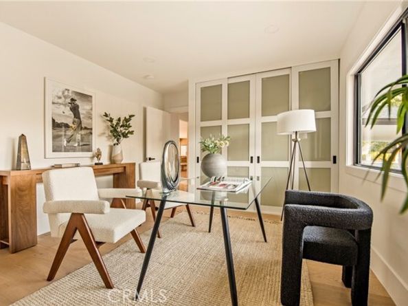 17601 McCormick Street, Encino (los Angeles) CA 91316