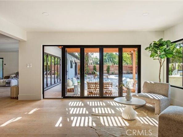 17601 McCormick Street, Encino (los Angeles) CA 91316