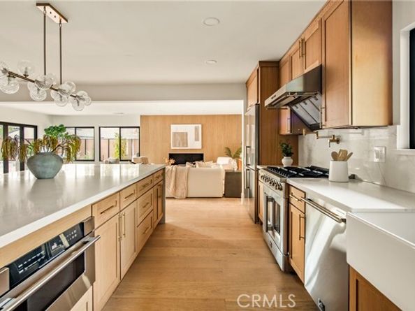 17601 McCormick Street, Encino (los Angeles) CA 91316