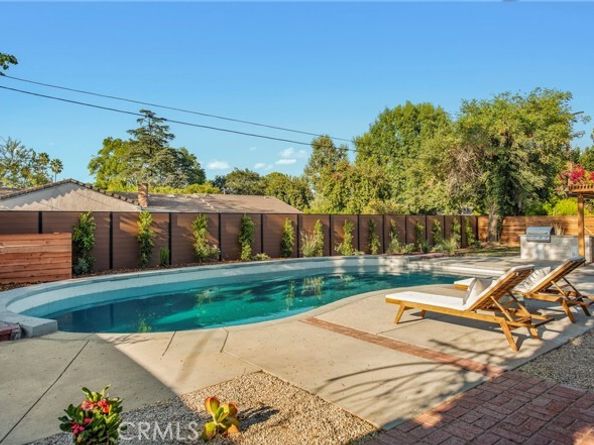 17601 McCormick Street, Encino (los Angeles) CA 91316
