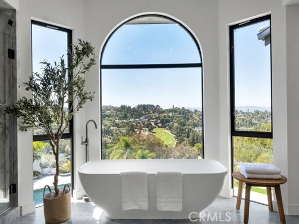 4015 Clarinda Drive, Tarzana (los Angeles) CA 91356