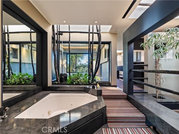 6907 Treasure Trail, Hollywood (los Angeles) CA 90068
