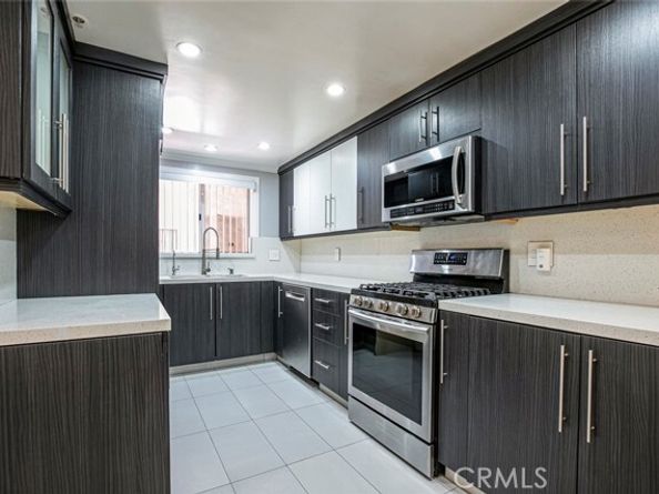 15114 Sherman Way 106, Van Nuys (los Angeles) CA 91405