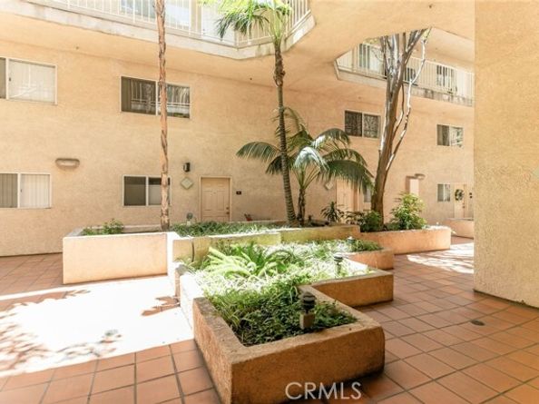 15114 Sherman Way 106, Van Nuys (los Angeles) CA 91405