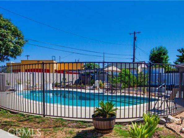 17011 Burton Street, Van Nuys (los Angeles) CA 91406