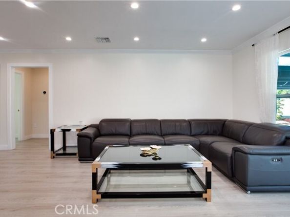 17011 Burton Street, Van Nuys (los Angeles) CA 91406