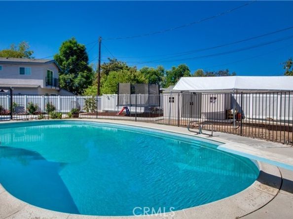 17011 Burton Street, Van Nuys (los Angeles) CA 91406