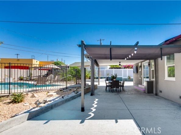 17011 Burton Street, Van Nuys (los Angeles) CA 91406