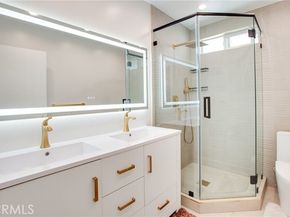 17011 Burton Street, Van Nuys (los Angeles) CA 91406