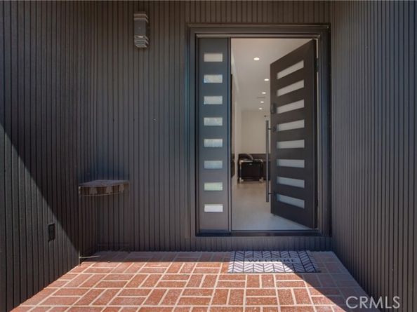 17011 Burton Street, Van Nuys (los Angeles) CA 91406