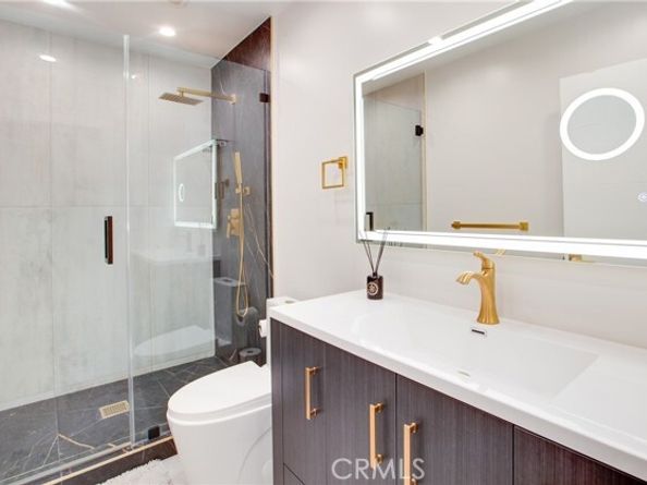 17011 Burton Street, Van Nuys (los Angeles) CA 91406