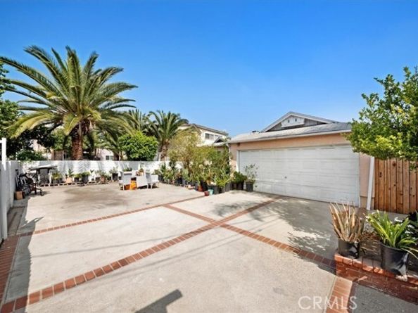11457 Oxnard Street, North Hollywood (los Angeles) CA 91606