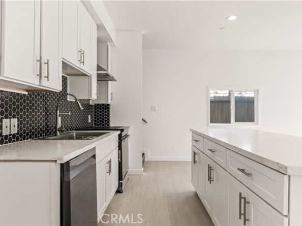 14592 Lyle Street, Sylmar (los Angeles) CA 91342