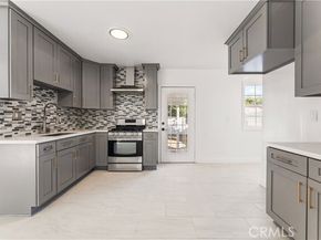 14592 Lyle Street, Sylmar (los Angeles) CA 91342