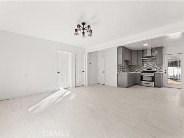 14592 Lyle Street, Sylmar (los Angeles) CA 91342