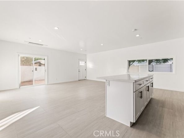 14592 Lyle Street, Sylmar (los Angeles) CA 91342