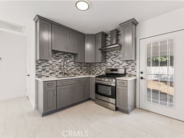 14592 Lyle Street, Sylmar (los Angeles) CA 91342