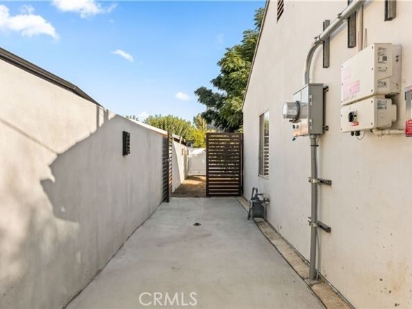 14592 Lyle Street, Sylmar (los Angeles) CA 91342