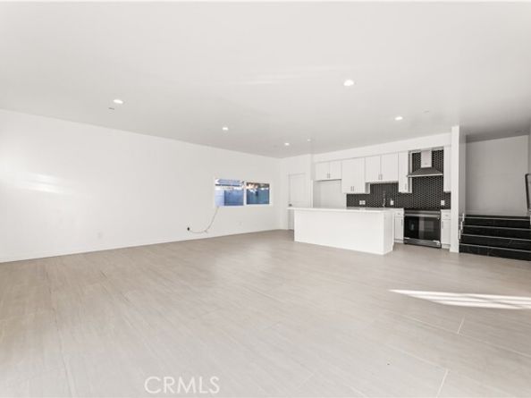 14592 Lyle Street, Sylmar (los Angeles) CA 91342