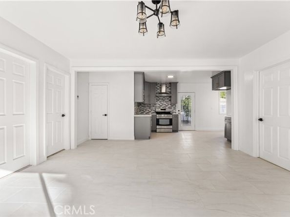 14592 Lyle Street, Sylmar (los Angeles) CA 91342