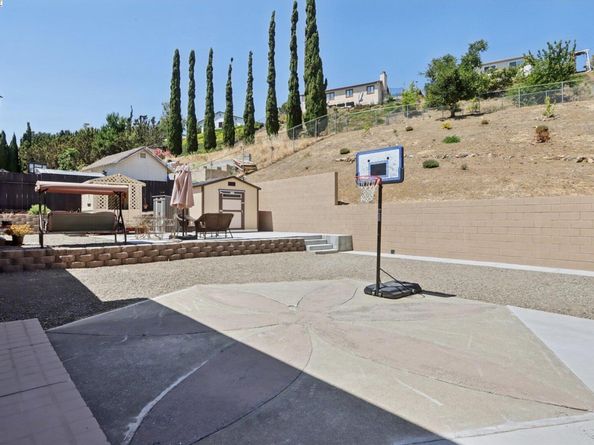 27978 Dobbel Ave, Hayward CA 94542