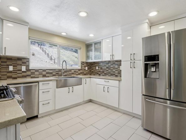 27978 Dobbel Ave, Hayward CA 94542