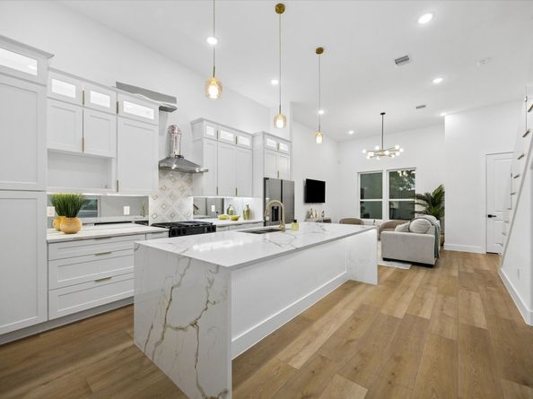 120 Velasco Street, Houston TX 77003