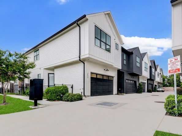 2705 Oakwood Crest Lane, Houston TX 77018