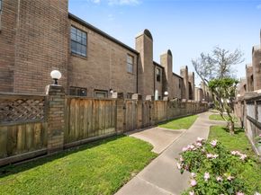 9850 Pagewood Lane 405, Houston TX 77042