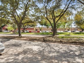9850 Pagewood Lane 405, Houston TX 77042