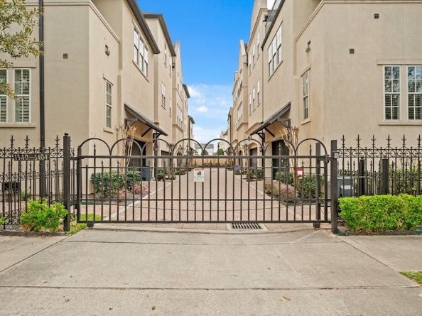 1404 W 25th Street, Houston TX 77008