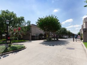 3206 Holly Thicket Drive, Houston TX 77042