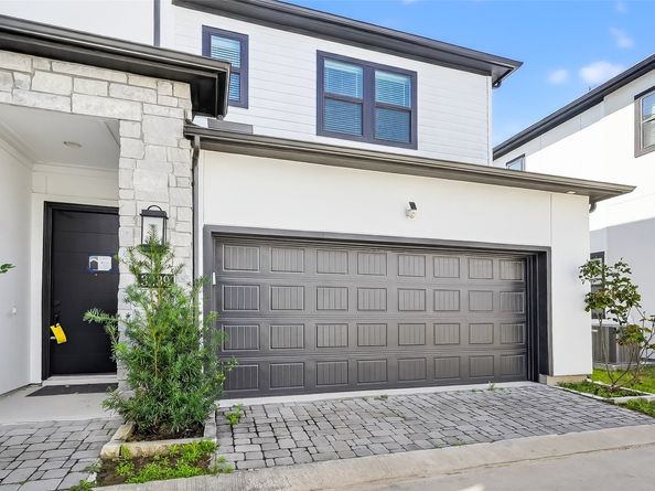 3239 Royal Oaks Hollow Lane, Houston TX 77082